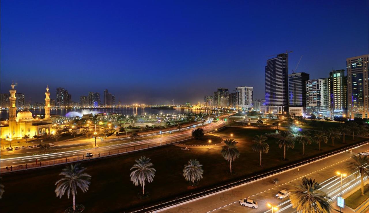 Объединённые арабские эмираты Шарджа. ОАЭ,Шарджа,Sharjah Premiere Hotel. Аль Маджаз парк Шарджа. Город Шарджа ОАЭ набережная Аль Маджаз.